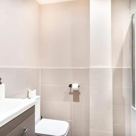 Spacious & Bright 2 Bed Apartment In Manchester Exterior photo