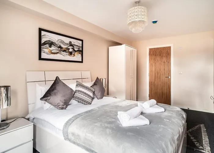 Spacious & Bright 2 Bed Apartment In Manchester