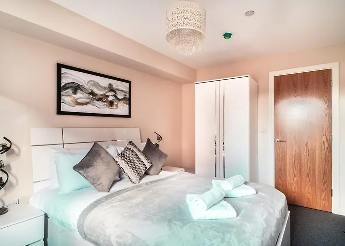 Spacious & Bright 2 Bed Apartment In Manchester